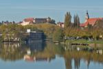 Miasto nad rzeka.