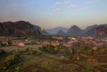 Poranek nad Vang Vieng